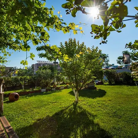 Къща за гости Cherry 2*