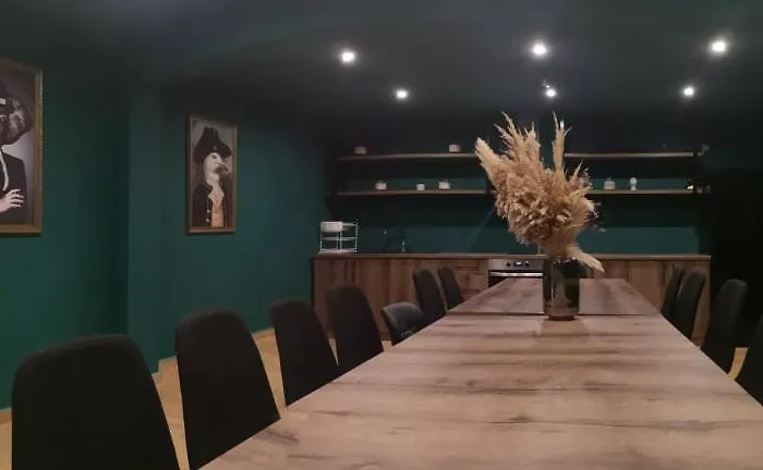 Cherry בית הארחה 2*