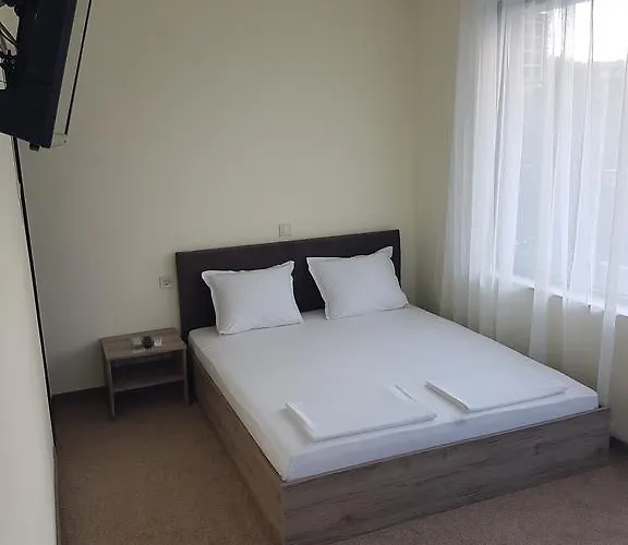 Cherry בית הארחה 2*